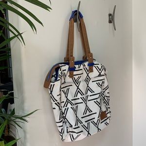 Nixon tote with zipper